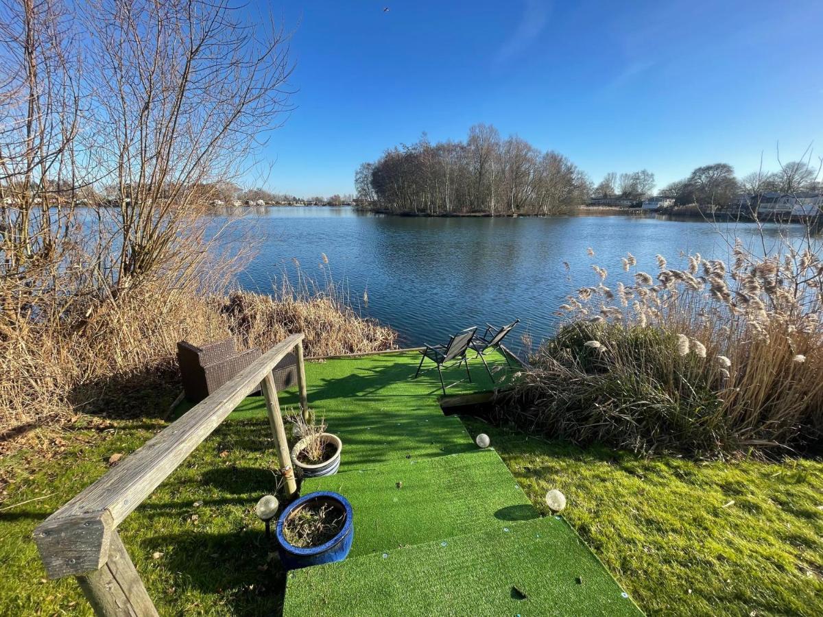 Lakeside Retreat 2 With Hot Tub, Private Fishing Peg Situated At Tattershall Lakes Country Park Extérieur photo